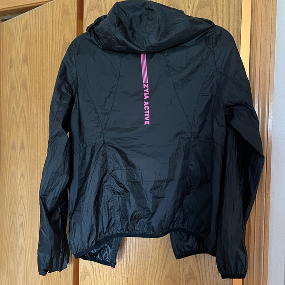 Zyia Active Lightweight Jacket - Picture 2 of 2